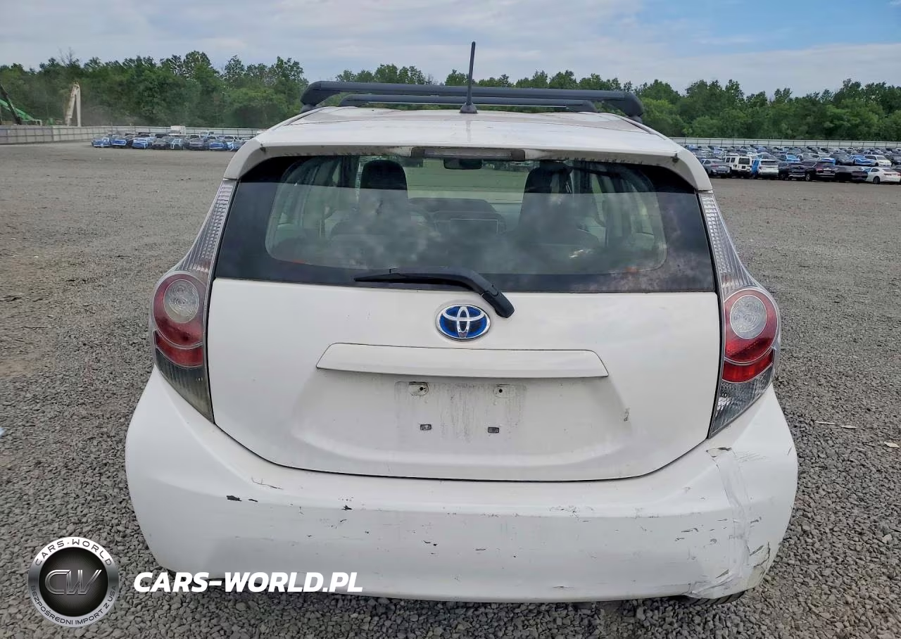 2014 Toyota Prius C One VIN:JTDKDTB39E1567718 - 6