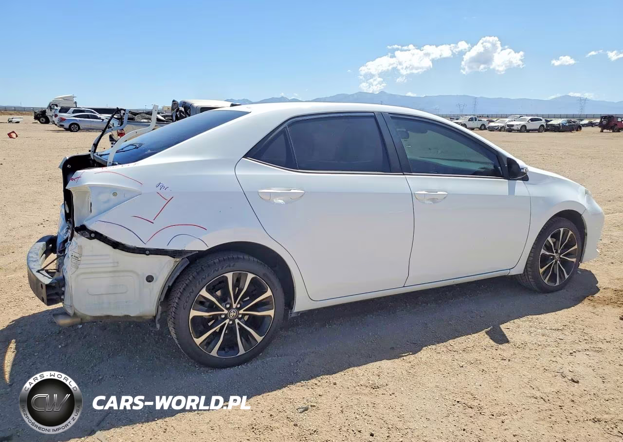 2018 Toyota Corolla VIN:5YFBURHE5JP829266 - 3