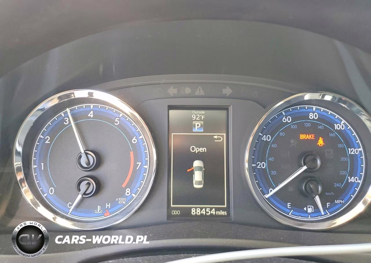 2018 Toyota Corolla VIN:5YFBURHE5JP829266 - 9