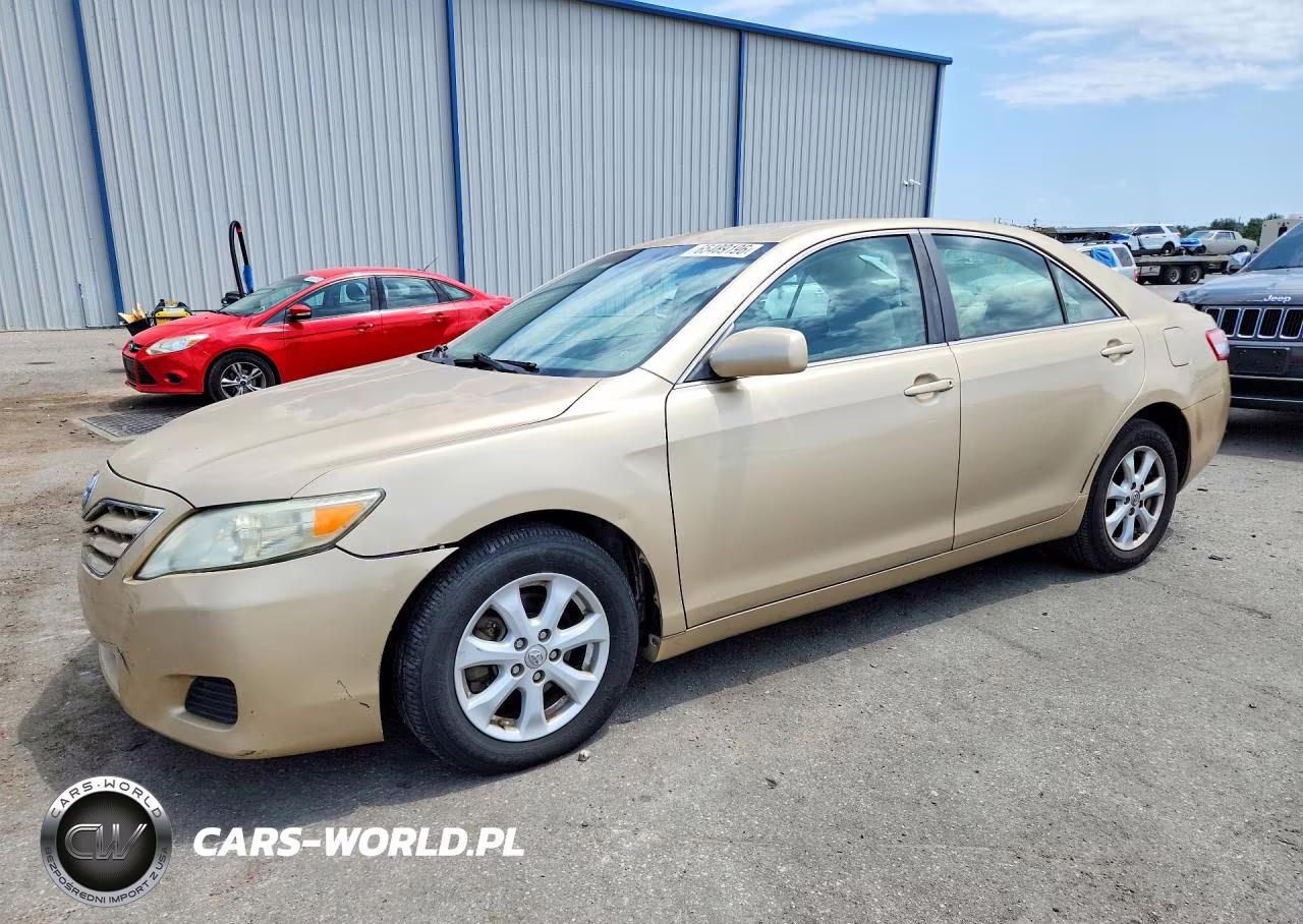 2011 Toyota Camry Le – zdjęcie 1 z 12