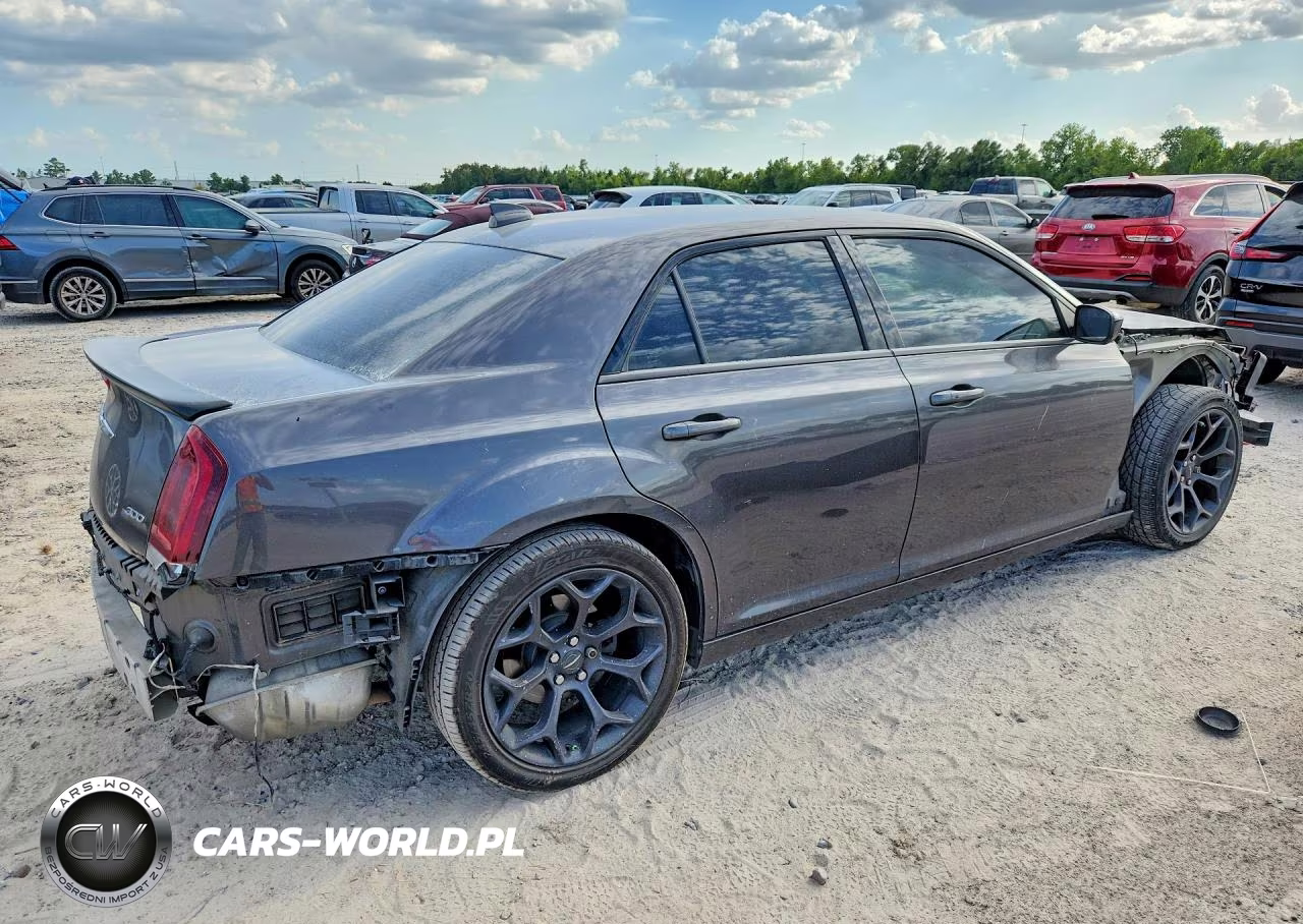 2020 Chrysler 300 Touring VIN:2C3CCAAG5LH133721 - 3