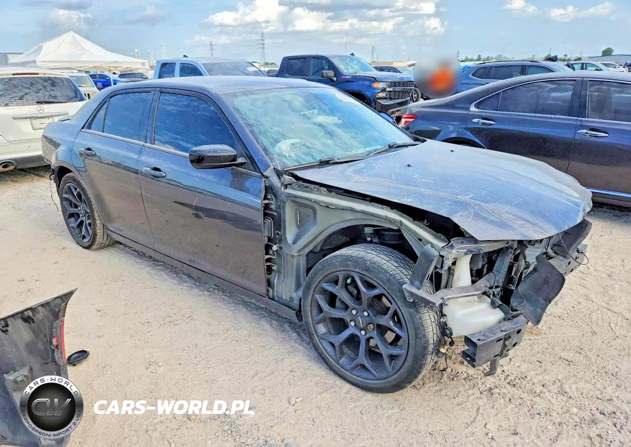 2020 Chrysler 300 Touring VIN:2C3CCAAG5LH133721 - 4