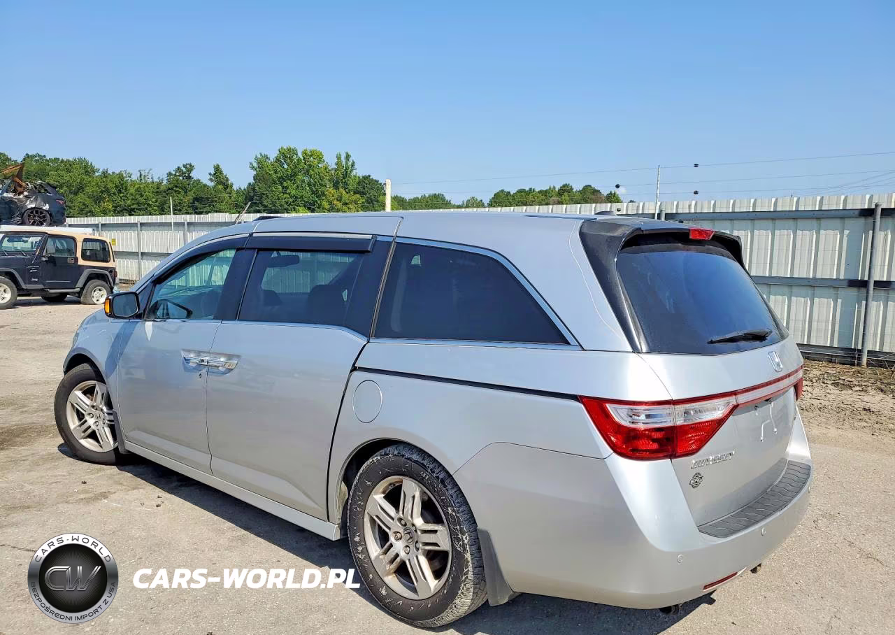 2013 Honda Odyssey Touring VIN:5FNRL5H93DB076463 - 2
