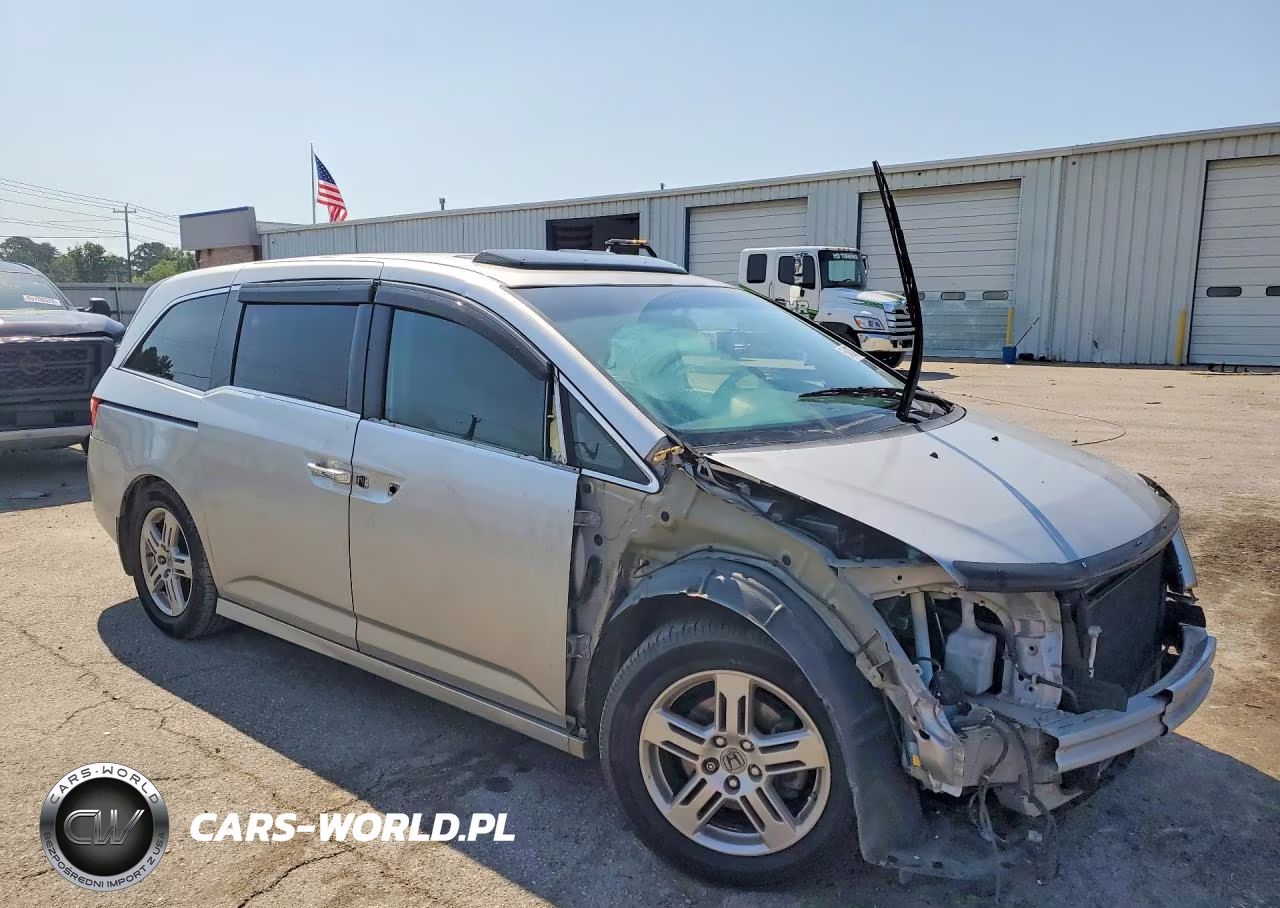 2013 Honda Odyssey Touring VIN:5FNRL5H93DB076463 - 4