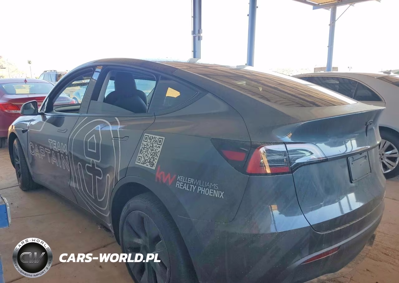 2025 Tesla Model Y VIN:7SAYGDED1SA372016 - 2