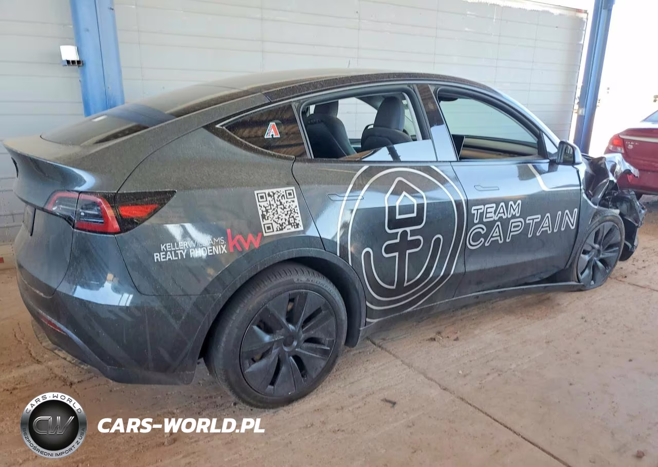 2025 Tesla Model Y VIN:7SAYGDED1SA372016 - 3