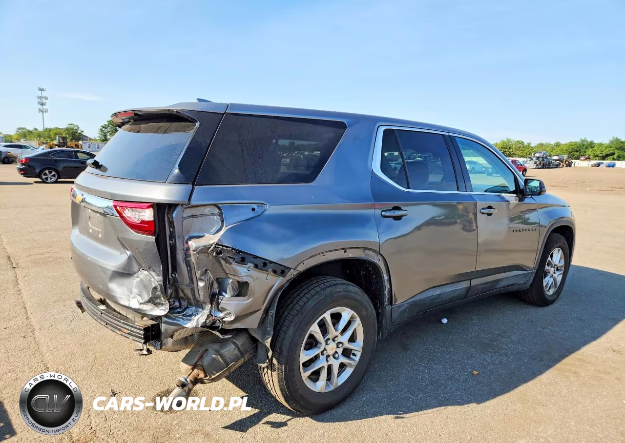 2019 Chev Traverse VIN:1GNEVFKW3KJ153682 - 3