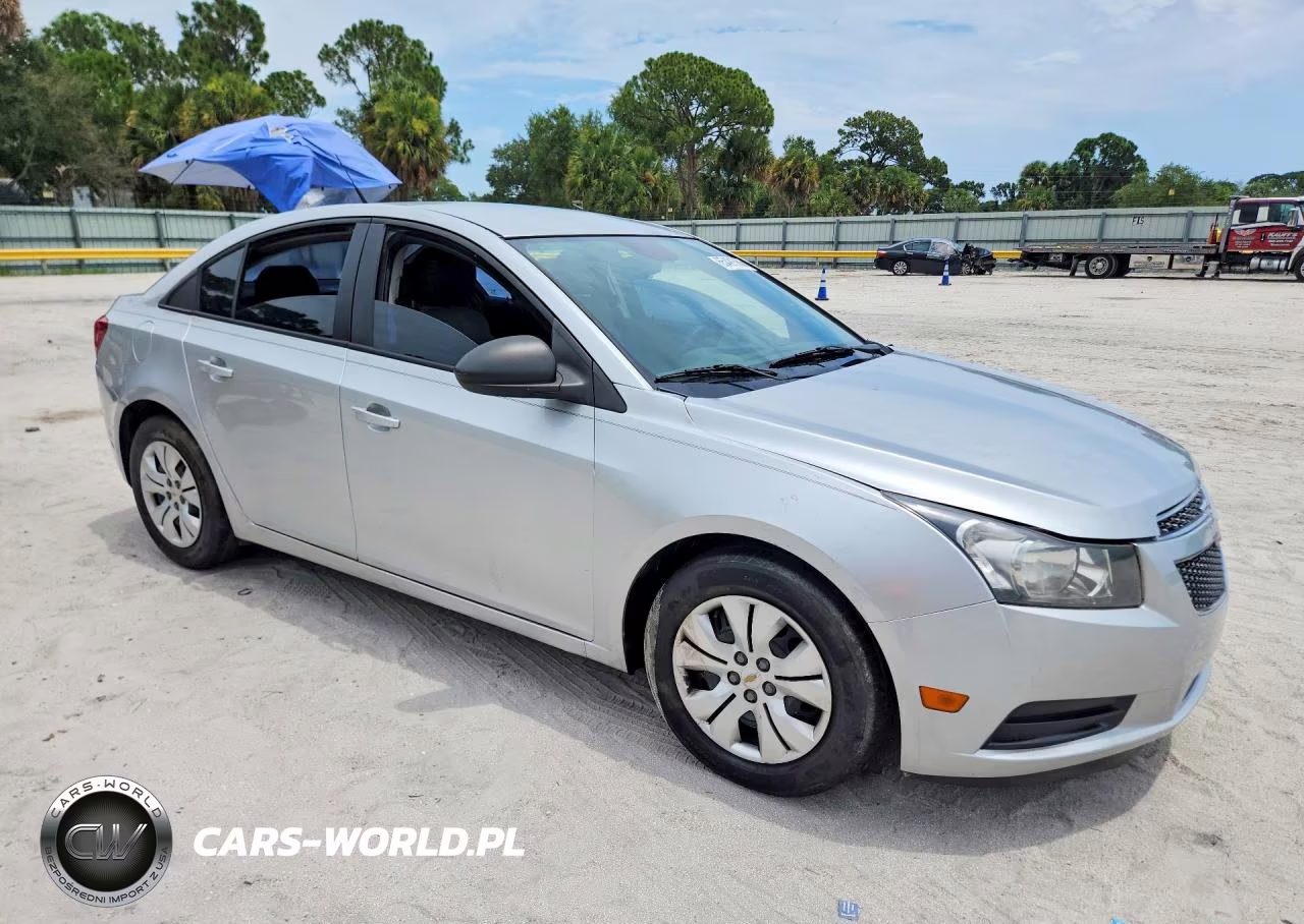 2014 Chevrolet Cruze Ls VIN:1G1PA5SH9E7280942 - 4