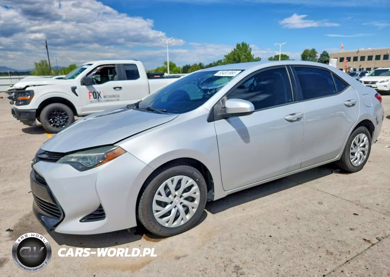 2018 Toyota Corolla Le VIN:2T1BURHE0JC046291 - 1