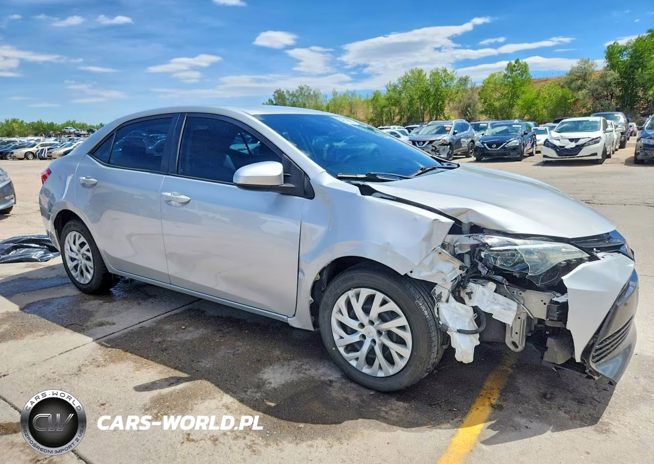 2018 Toyota Corolla Le VIN:2T1BURHE0JC046291 - 4
