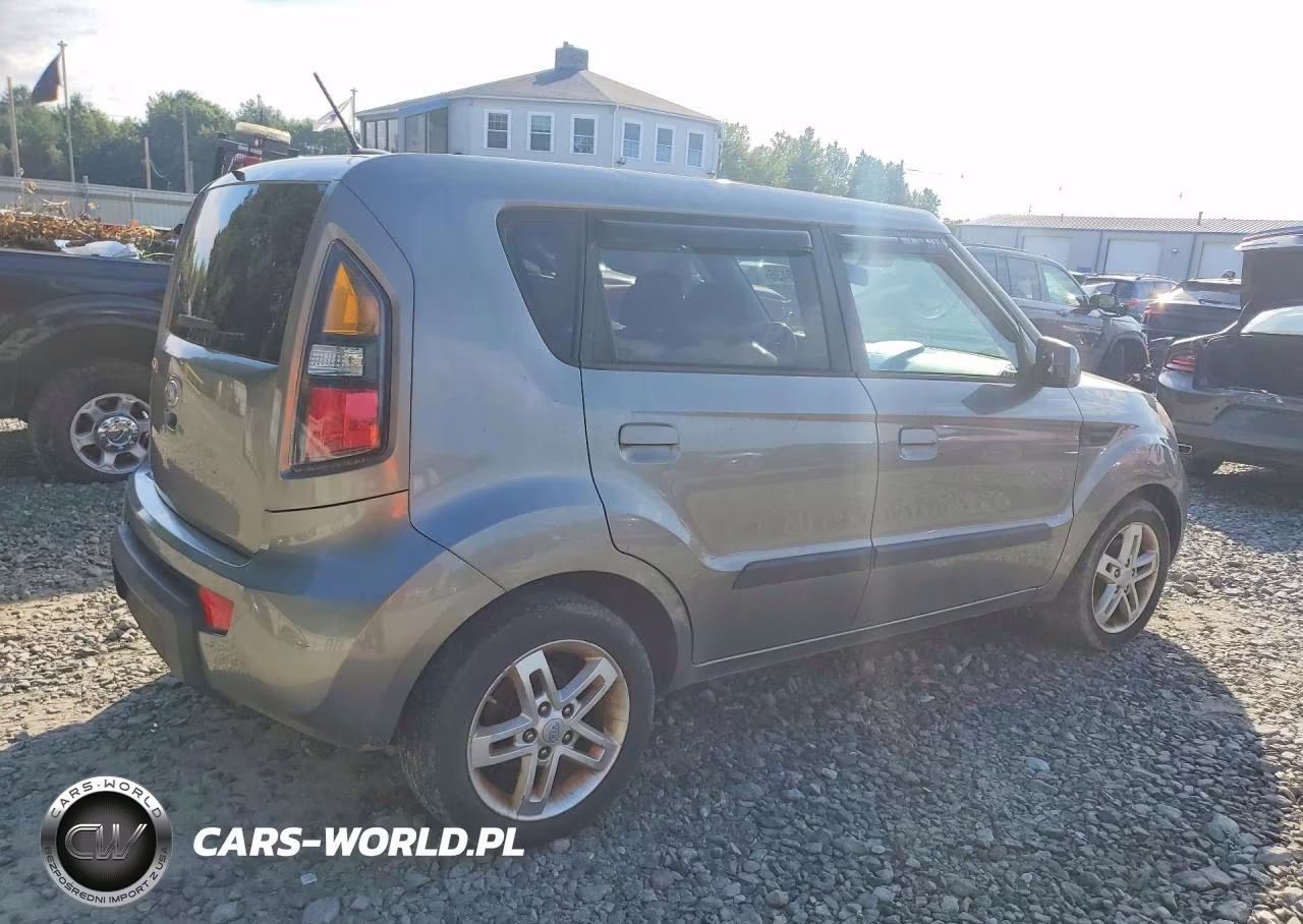 2010 Kia Soul + VIN:KNDJT2A2XA7190387 - 3