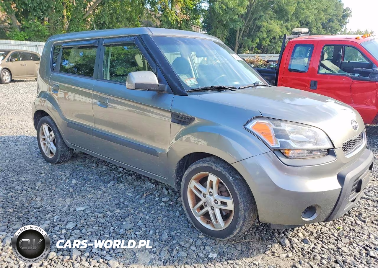 2010 Kia Soul + VIN:KNDJT2A2XA7190387 - 4