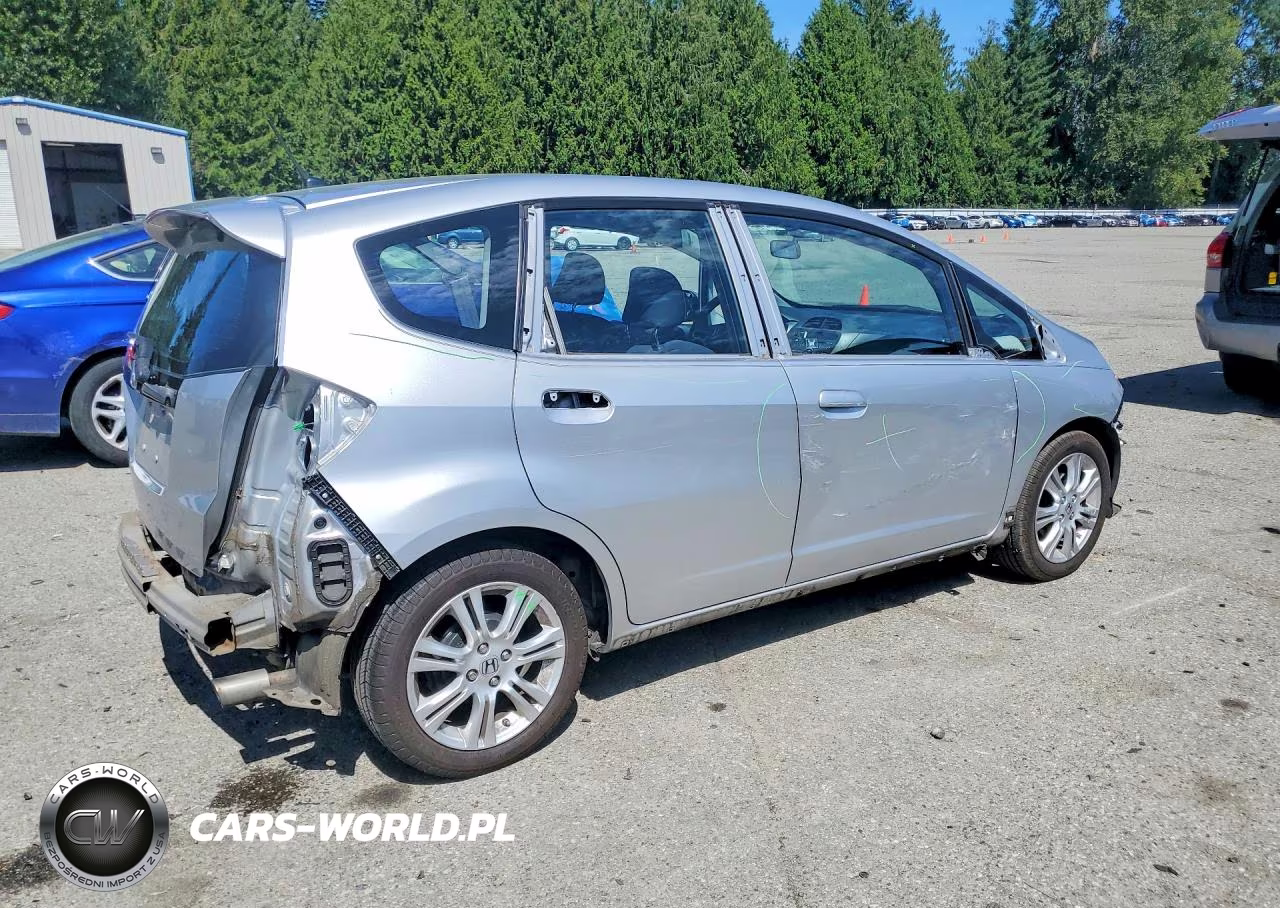 2011 Honda Fit Sport VIN:JHMGE8H56BC000339 - 3