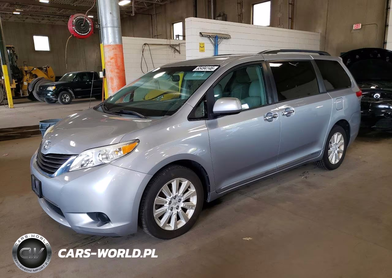 2012 Toyota Sienna Le – zdjęcie 1 z 13