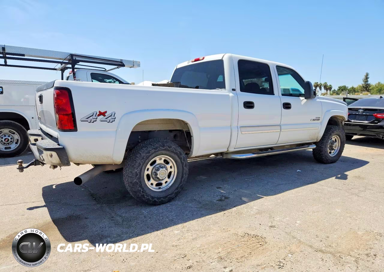 2006 Chevrolet Silverado K2500 Heavy Duty VIN:1GCHK23DX6F167236 - 3