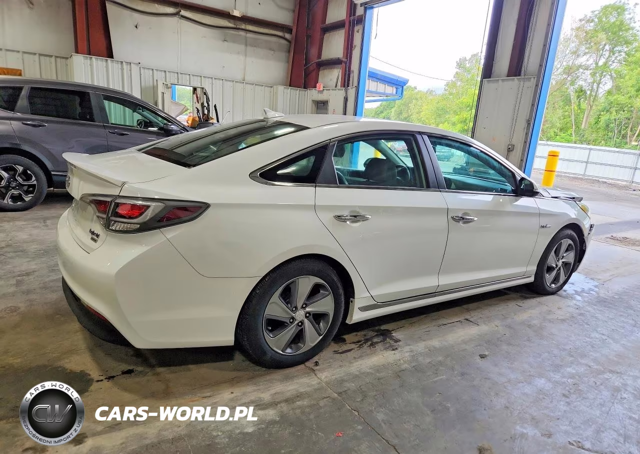 2017 Hyundai Sonata VIN:KMHE34L35HA077104 - 3