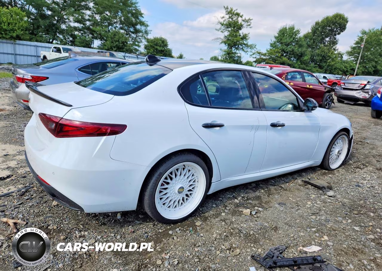 2022 Alfa Romeo Giulia Super VIN:ZARFANBN1N7655057 - 3