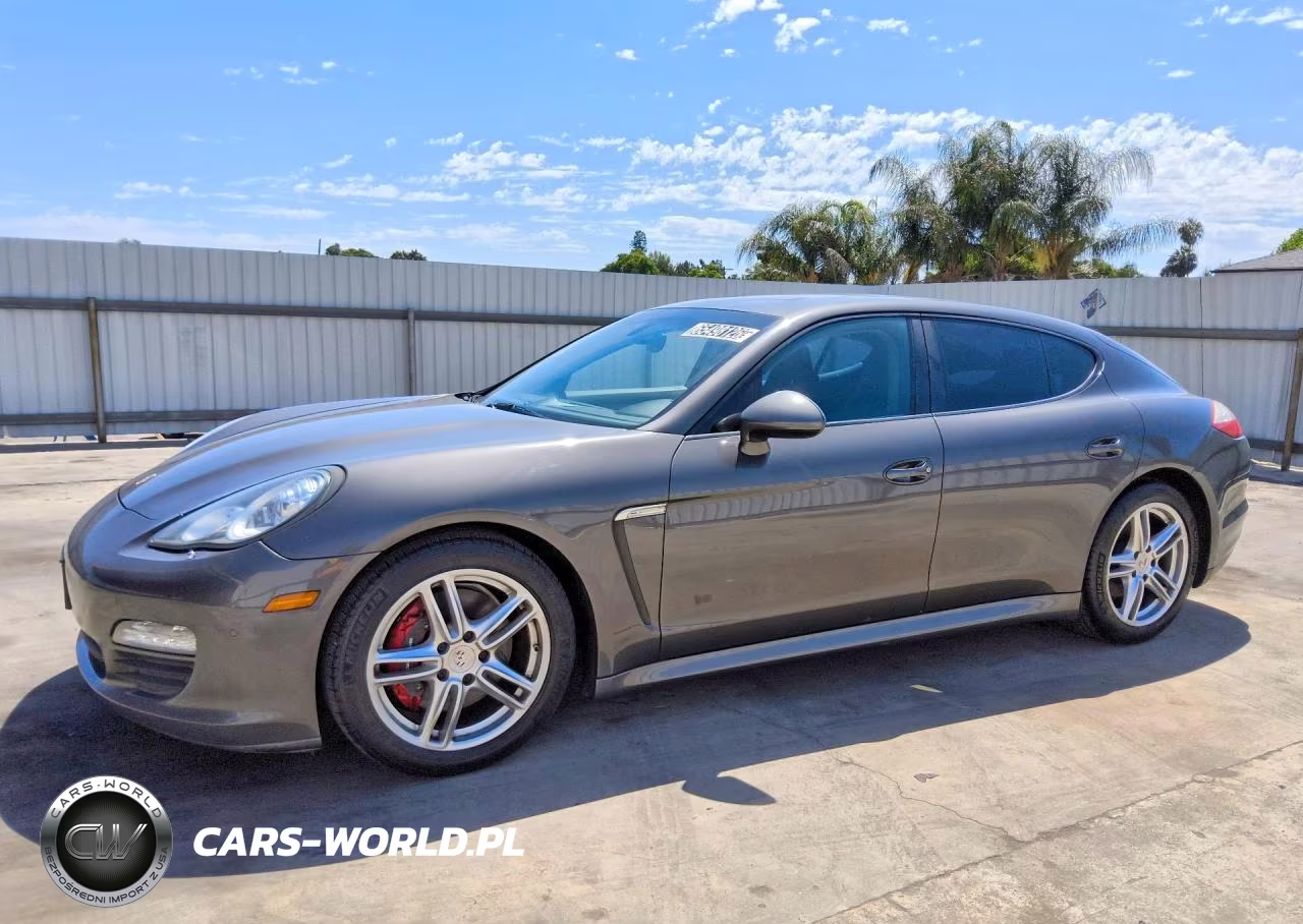 2013 Porsche Panamera 2
