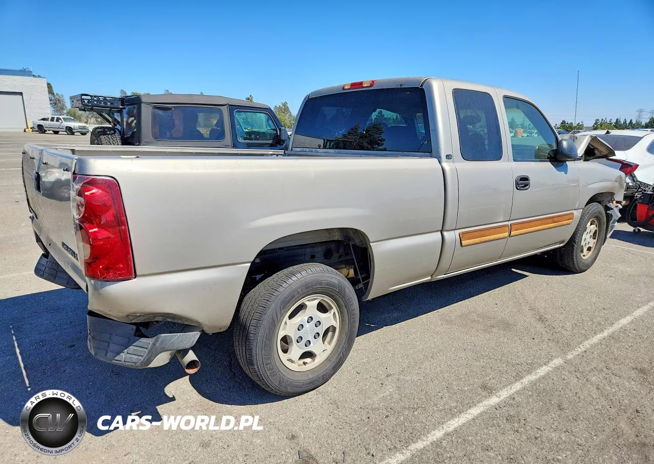 2003 Chevrolet Silverado C1500 VIN:2GCEC19T731166816 - 3