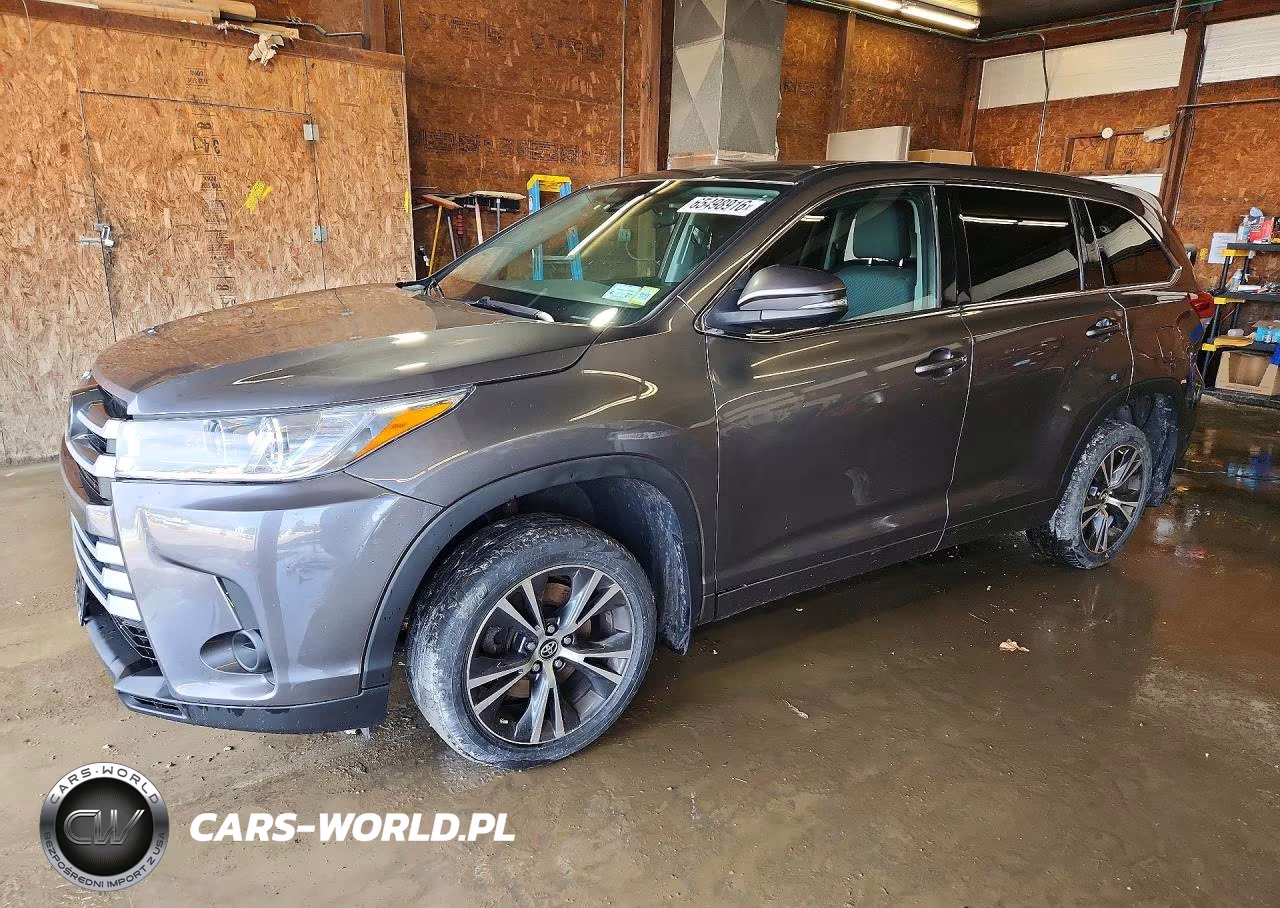 2018 Toyota Highlander Le VIN:5TDBZRFH9JS849400 - 1
