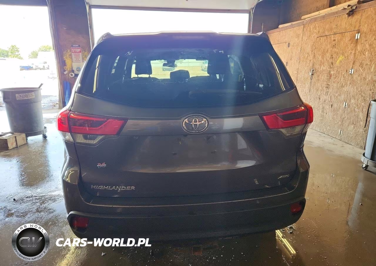2018 Toyota Highlander Le VIN:5TDBZRFH9JS849400 - 6