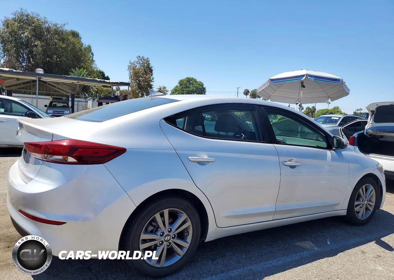 2018 Hyundai Elantra Sel VIN:5NPD84LF4JH289325 - 3
