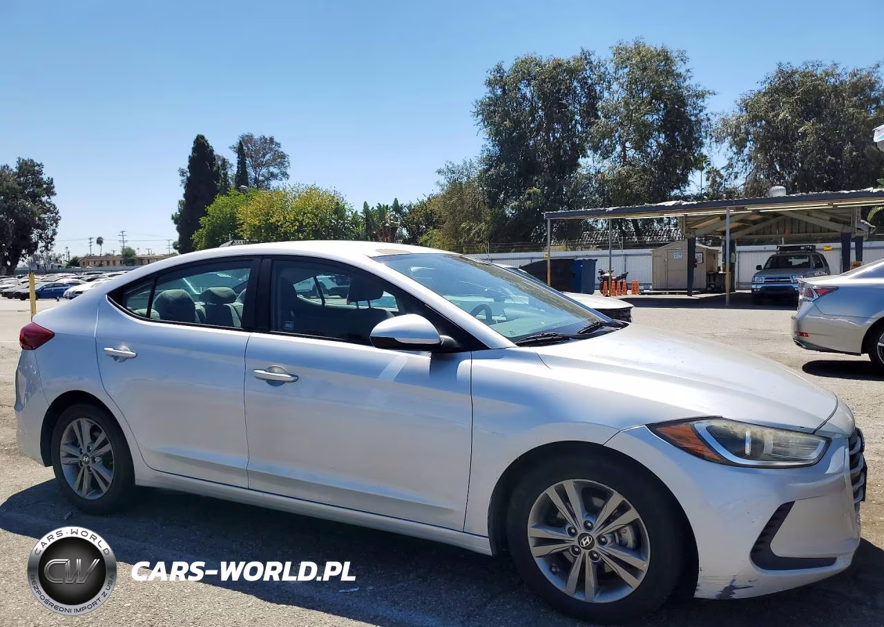 2018 Hyundai Elantra Sel VIN:5NPD84LF4JH289325 - 4