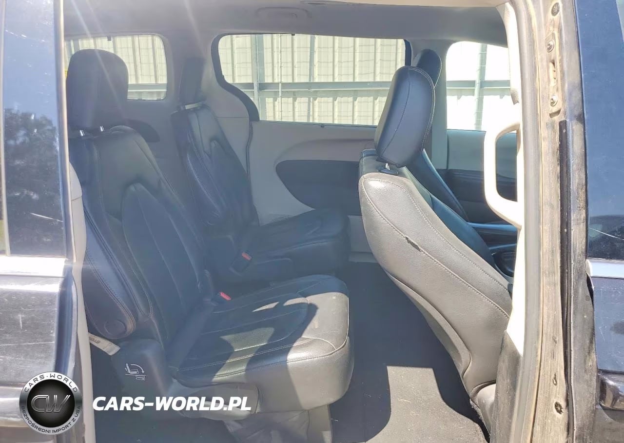 2020 Chrysler Pacifica Touring L VIN:2C4RC1BG7LR271548 - 10