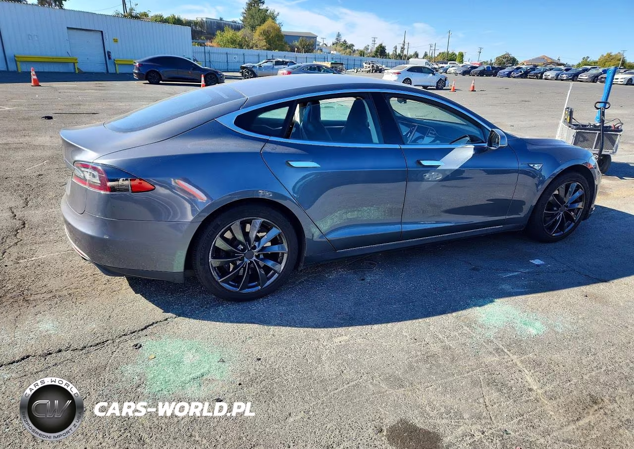 2013 Tesla Model S VIN:5YJSA1CN4DFP05930 - 3