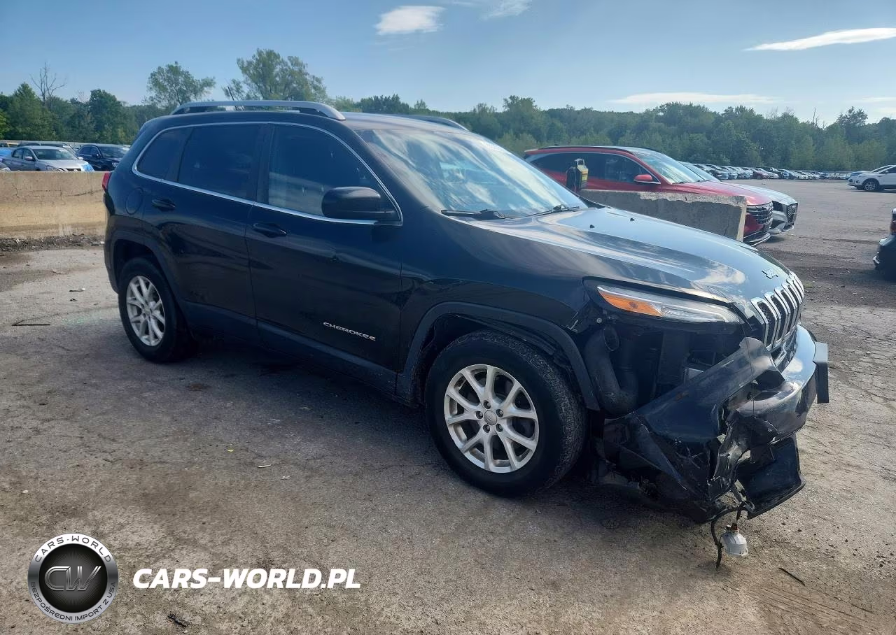 2015 Jeep Cherokee Latitude VIN:1C4PJMCS5FW753092 - 4