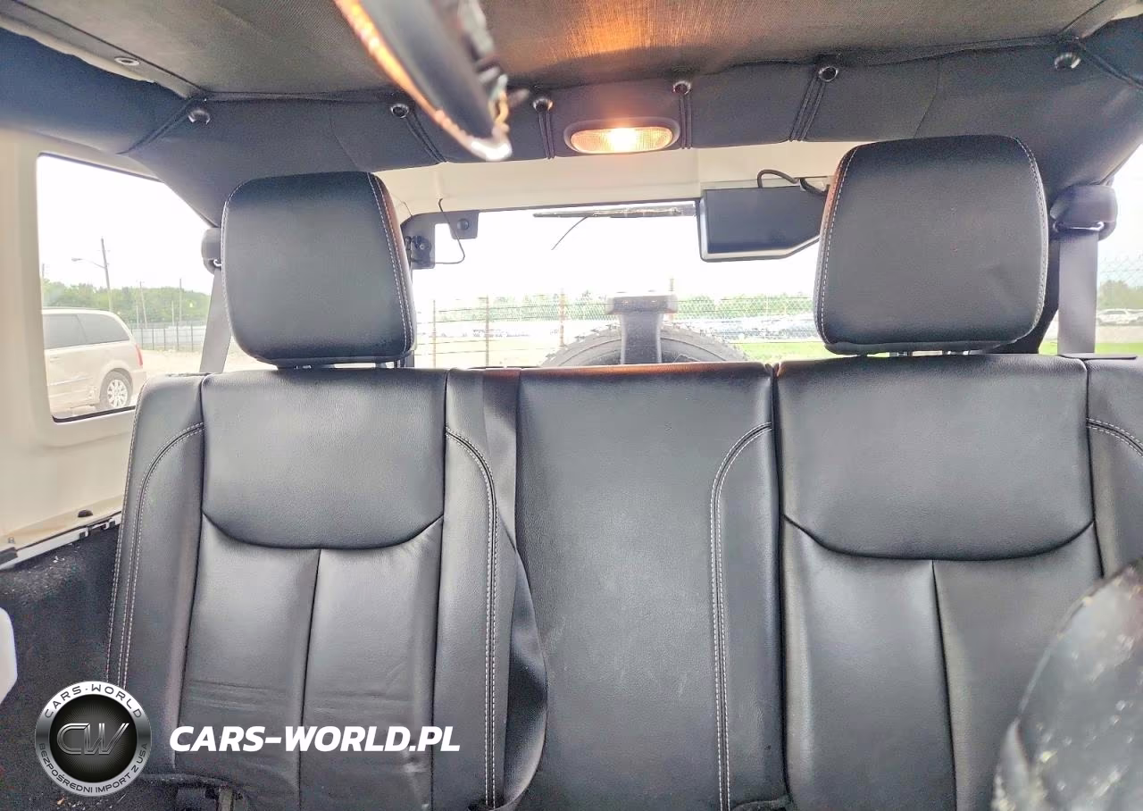 2018 Jeep Wrangler Unlimited Sahara VIN:1C4HJWEG2JL825174 - 10
