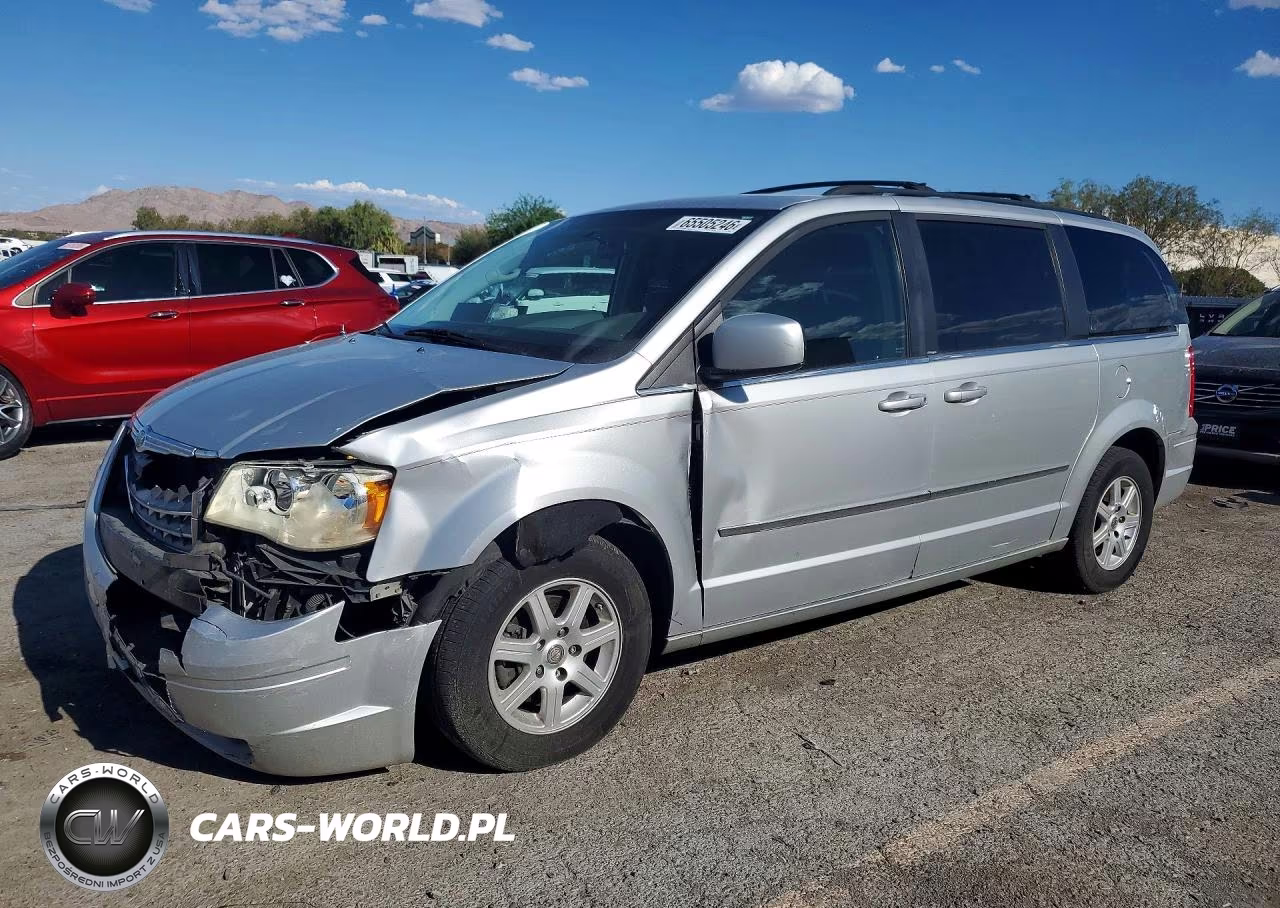 2010 Chrysler Town & Country Touring – zdjęcie 1 z 13