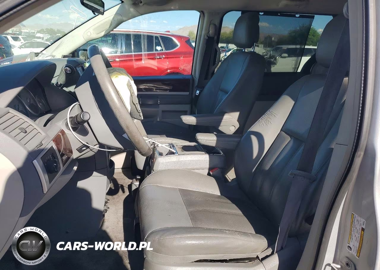 2010 Chrysler Town & Country Touring VIN:2A4RR5DX8AR345540 - 7