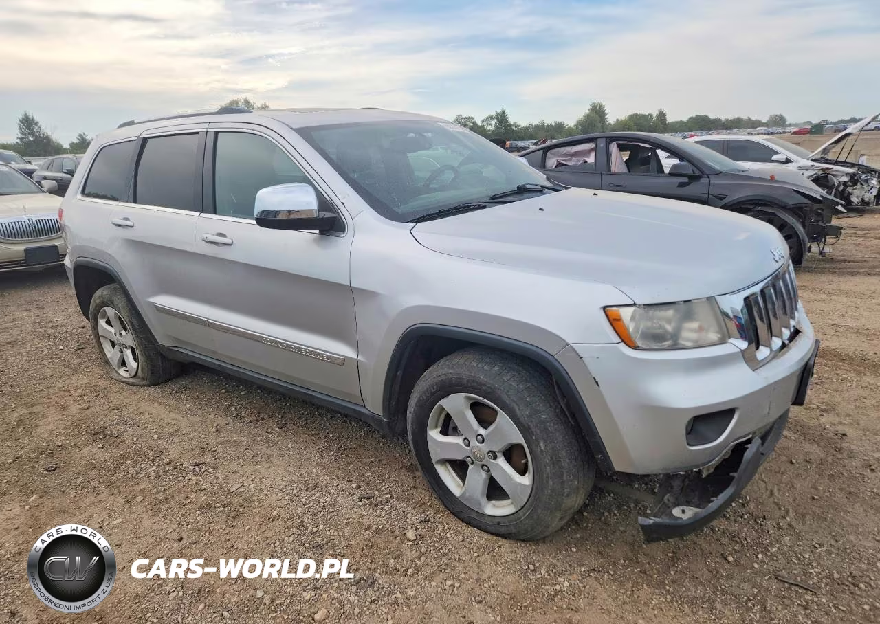 2013 Jeep Grand Cherokee Laredo VIN:1C4RJFAGXDC609880 - 4