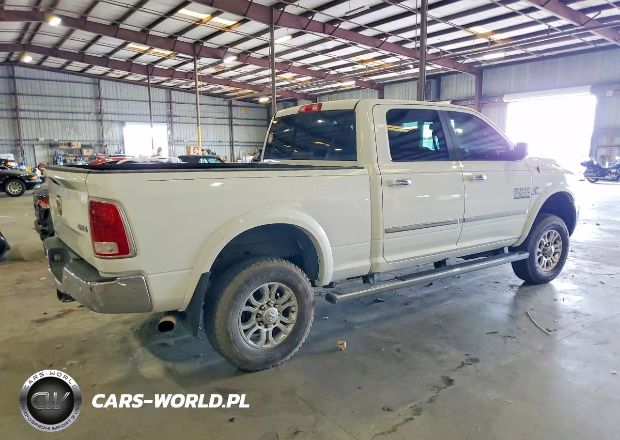 2017 Ram 2500 Laramie VIN:3C6UR5FL9HG676838 - 3