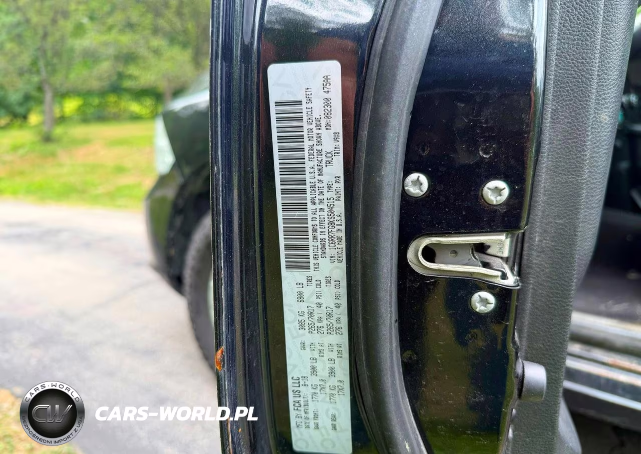 2019 Ram 1500 Classic Tradesman VIN:1C6RR7FG8KS504515 - 10