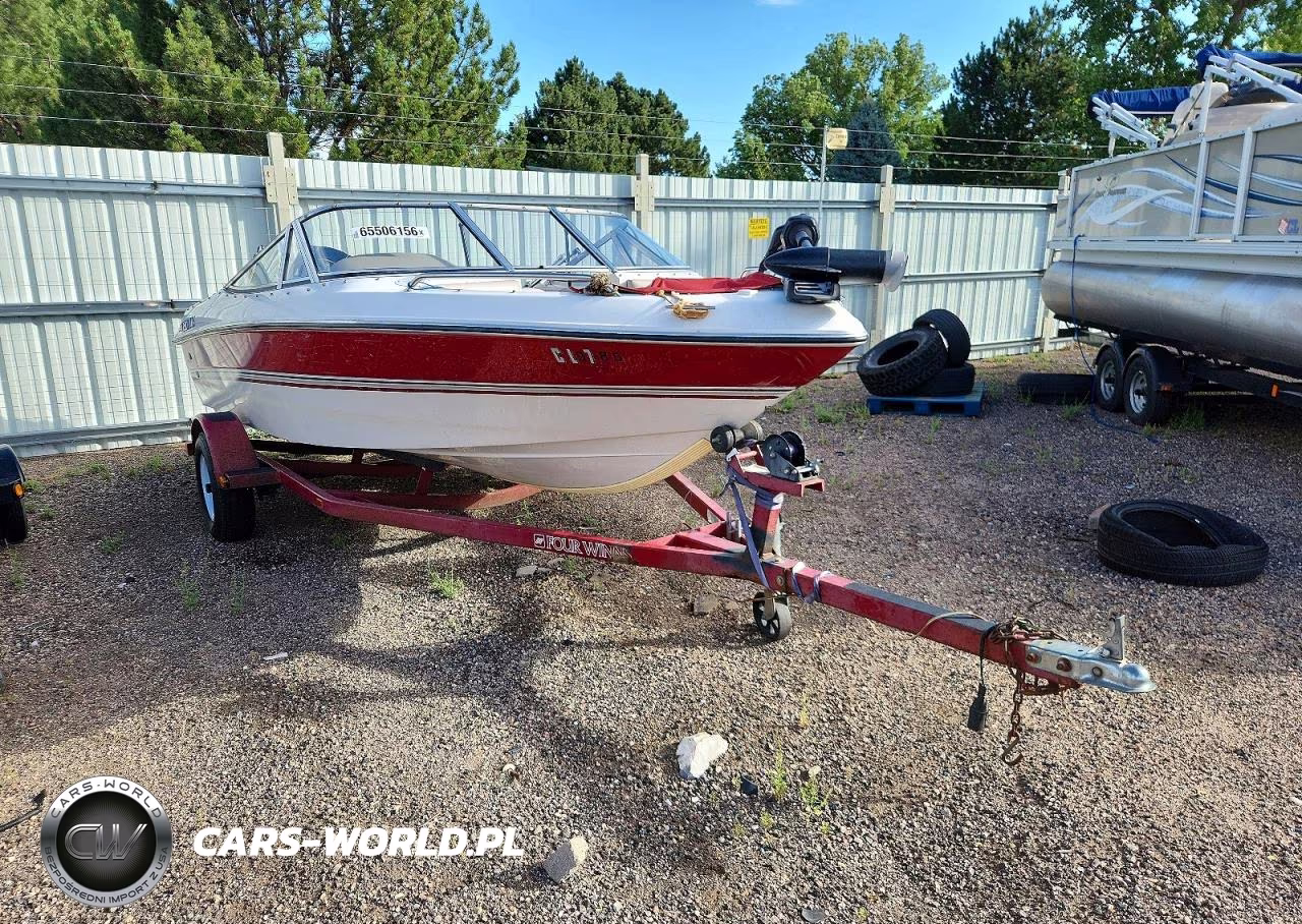 1995 Four Winns Boat