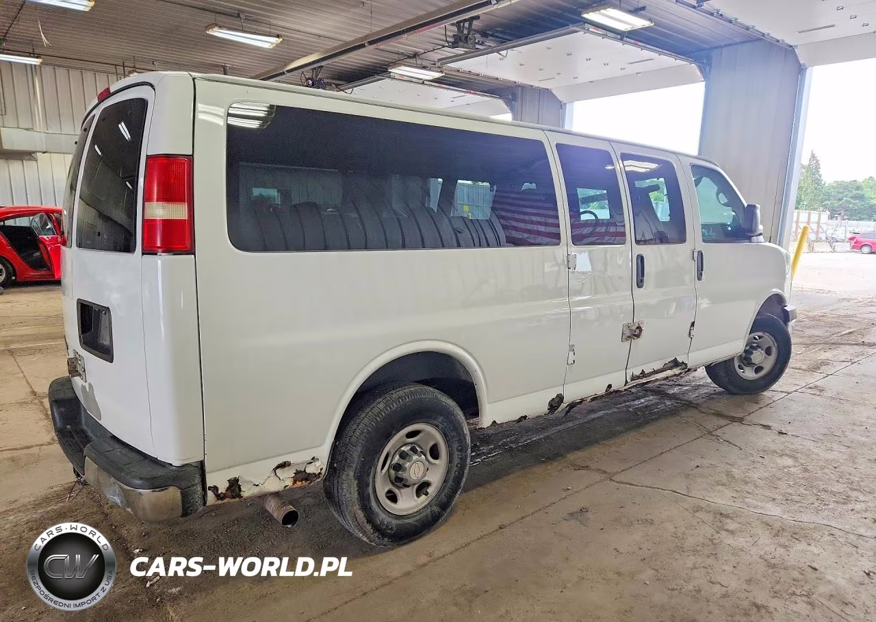 2008 Chevrolet Express G3500 VIN:1GAHG39K881170433 - 3