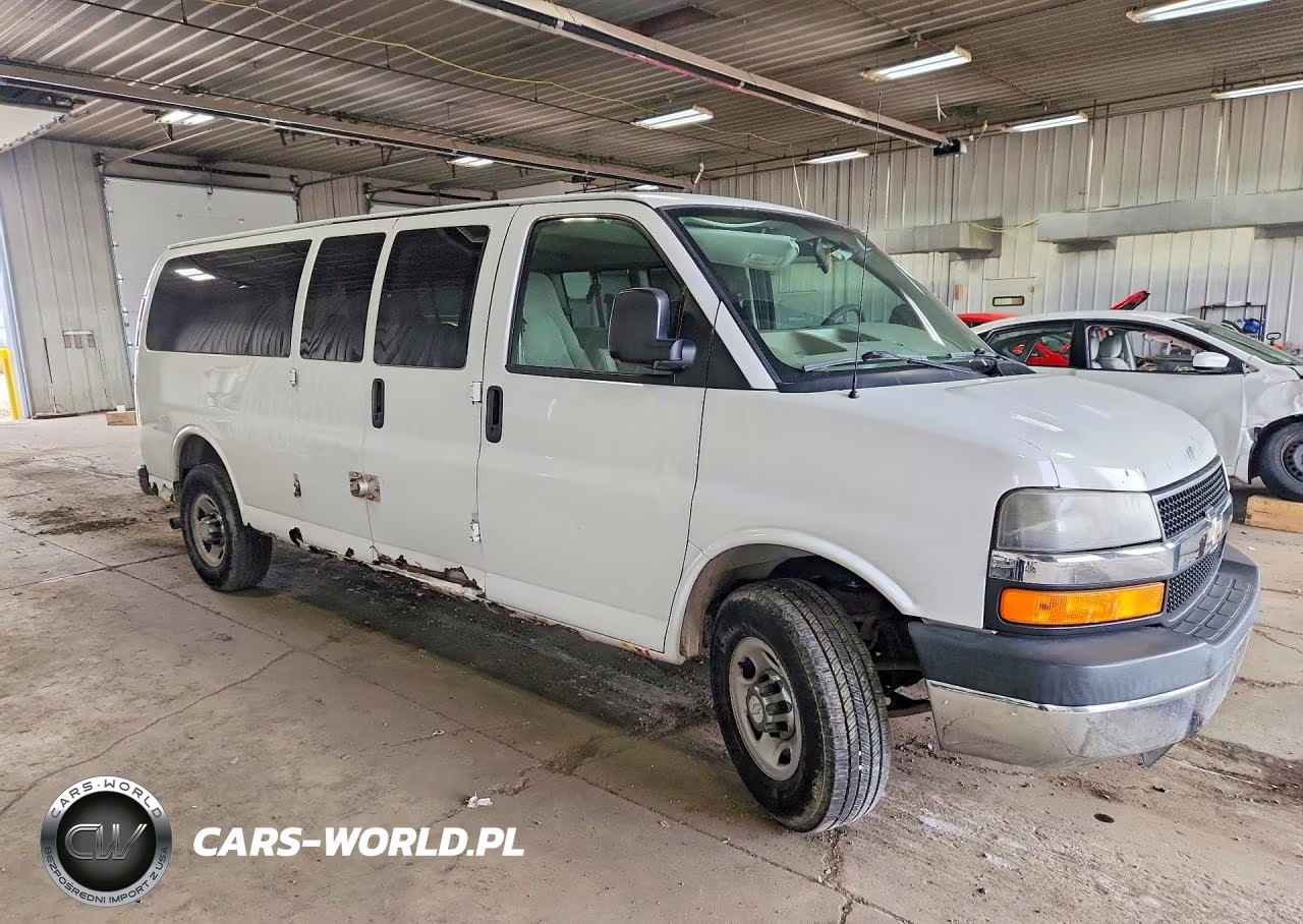 2008 Chevrolet Express G3500 VIN:1GAHG39K881170433 - 4