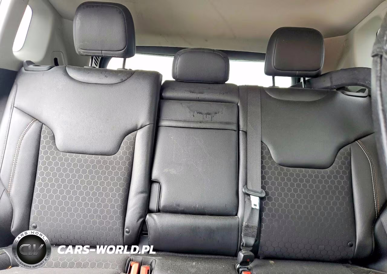 2019 Jeep Compass Latitude VIN:3C4NJDBB8KT650676 - 10