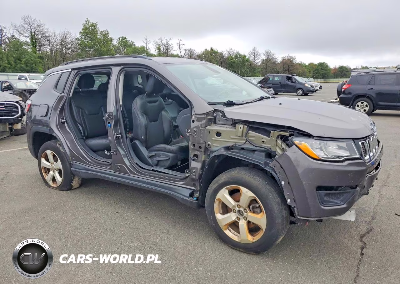 2019 Jeep Compass Latitude VIN:3C4NJDBB8KT650676 - 4