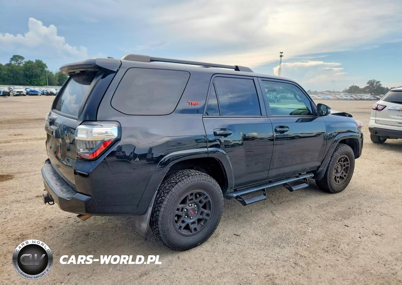 2021 Toyota 4Runner Venture Edition VIN:JTEHU5JR7M5886744 - 3