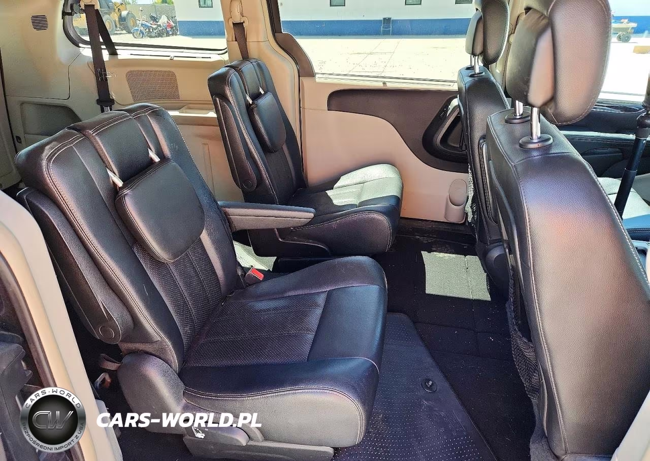 2014 Chrysler Town And Country VIN:2C4RC1CGXER180078 - 10