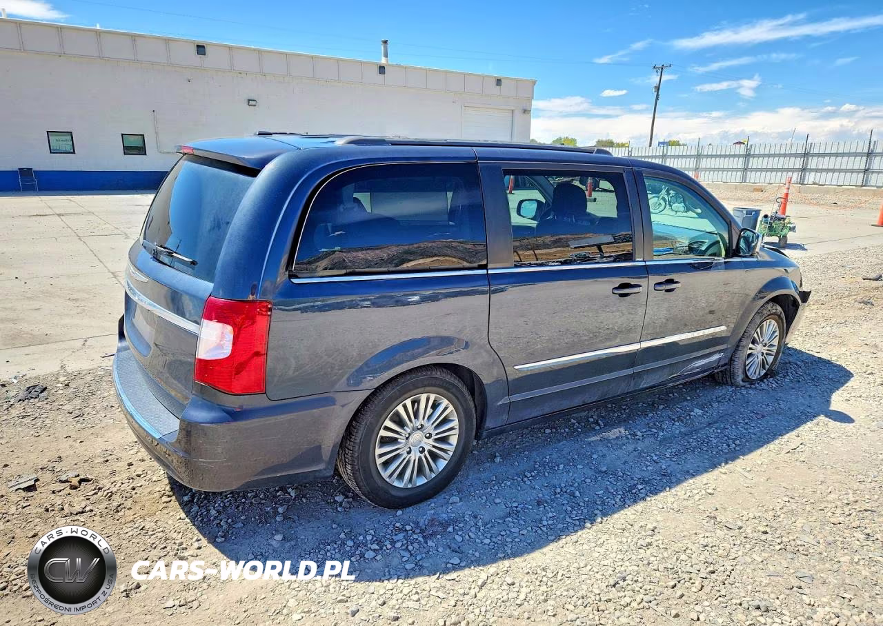 2014 Chrysler Town And Country VIN:2C4RC1CGXER180078 - 3