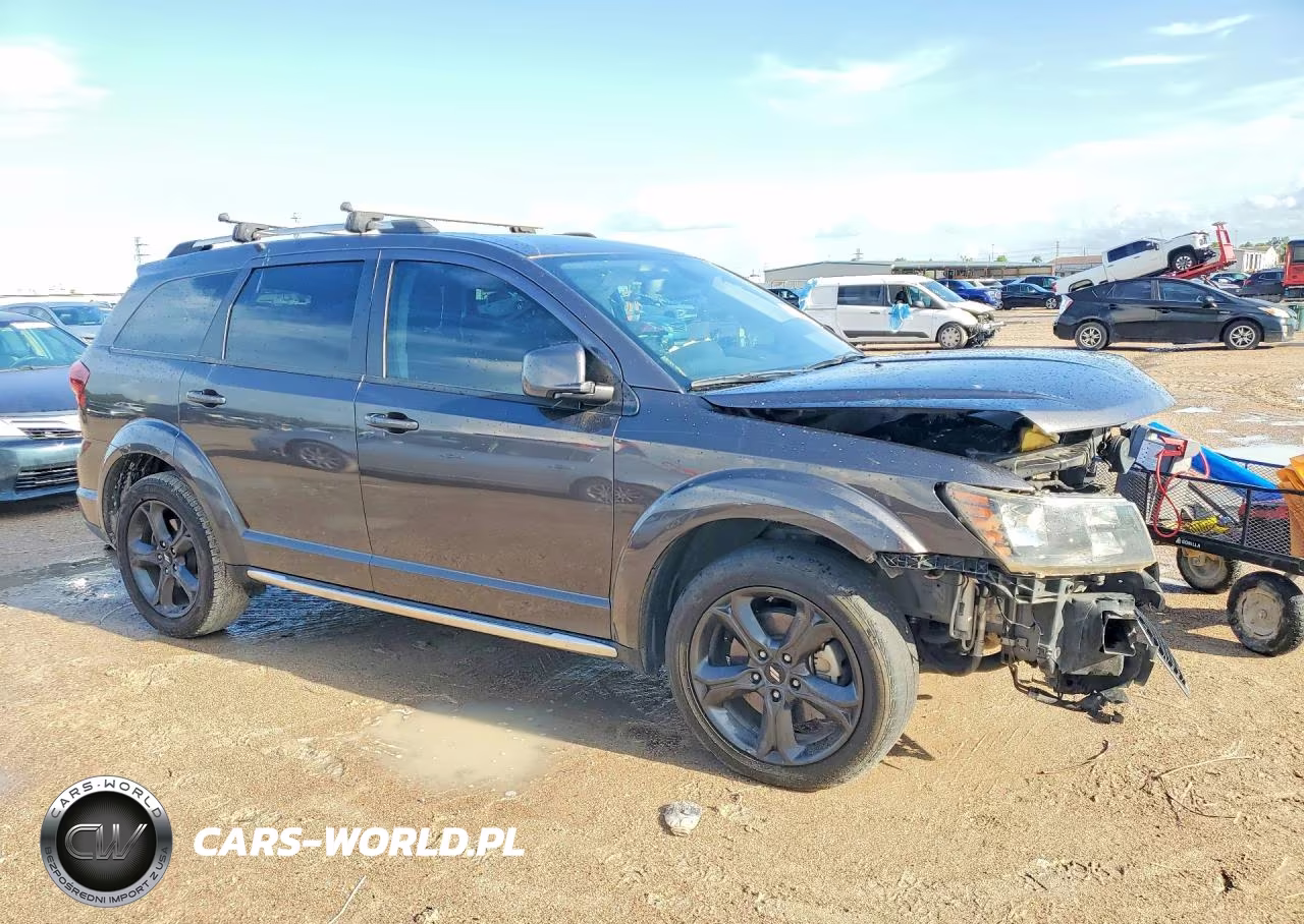 2019 Dodge Journey Crossroad VIN:3C4PDCGG0KT717334 - 4