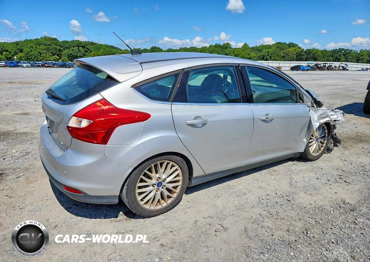 2014 Ford Focus Titanium VIN:1FADP3N24EL409932 - 3