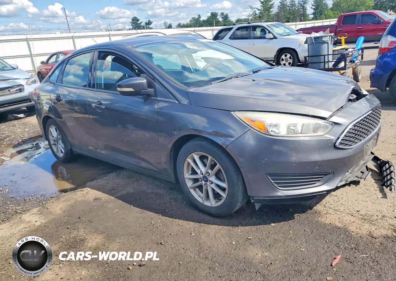 2015 Ford Focus Se VIN:1FADP3F28FL200502 - 4