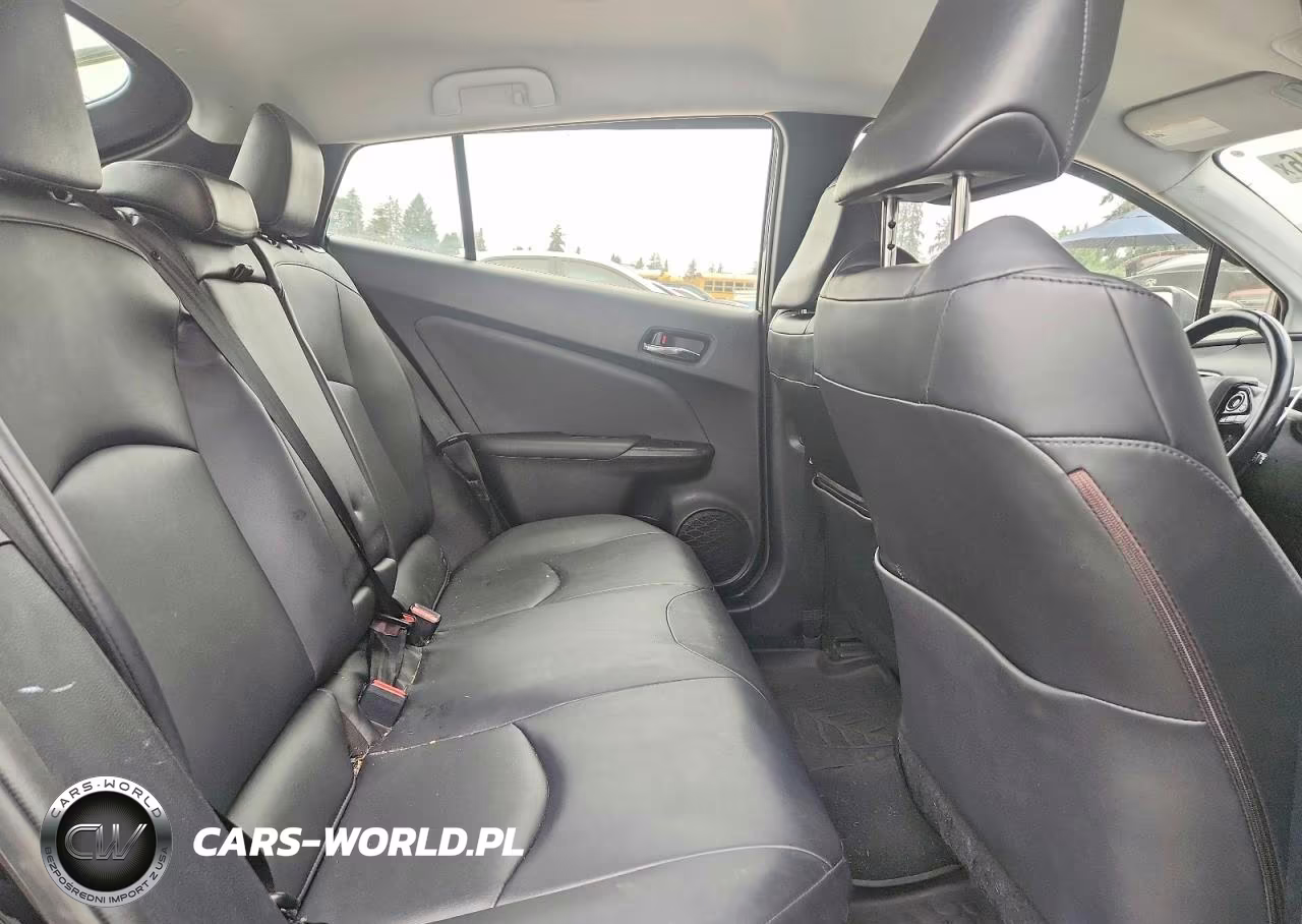 2021 Toyota Prius Xle VIN:JTDKAMFU7M3136623 - 10