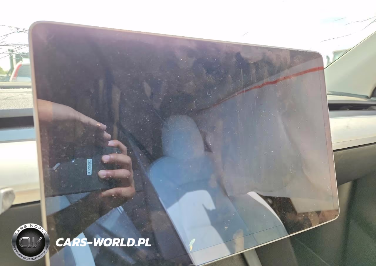 2021 Tesla Model Y VIN:5YJYGDEE9MF270376 - 9