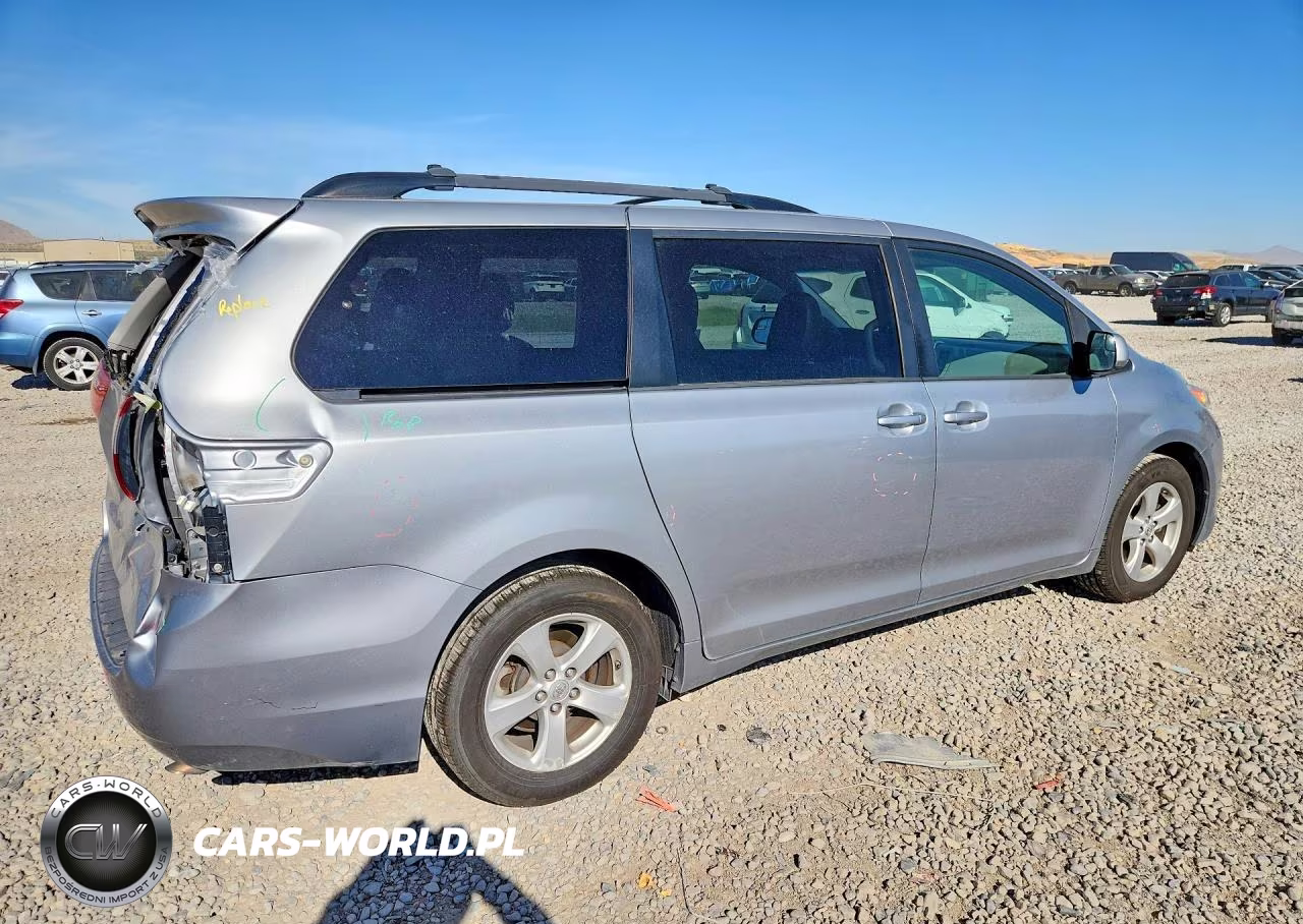 2015 Toyota Sienna Le VIN:5TDKK3DC4FS632059 - 3